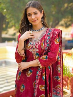 Vaamsi - Women Maroon Viscose Embroidered Straight Kurta With Pant & Dupatta