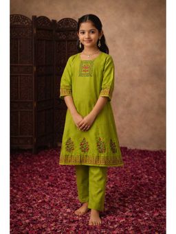 Aarika - Green Embroidered Three Fourth Sleeves Kurta and Pant