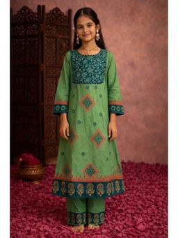 Aarika - Green Printed Three Fourth Sleeves Kurta