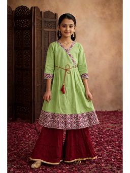 Aarika - Green Printed Three Fourth Sleeves Kurta and Belt
