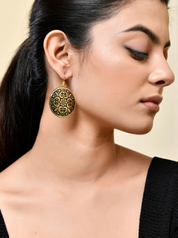 Silvermerc Designs - Elegant Gold And Black Floral Pattern Round Earrings