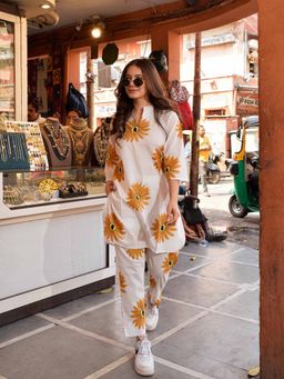 DIMPLE DESIGN STUDIO - Yellow Daisy Cotton Floral Print Kurta and Pant (Set of 2)