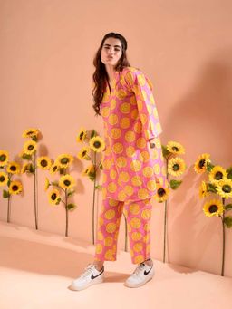 DIMPLE DESIGN STUDIO - Lily Pink Cotton Print Kurta and Pant (Set of 2)