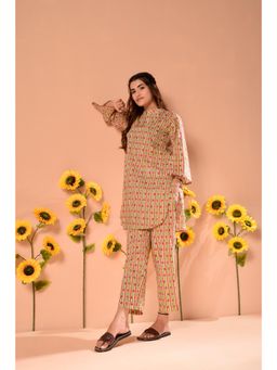 DIMPLE DESIGN STUDIO - Grace Multicolor Floral Print Kurta and Pant (Set of 2)