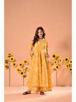 DIMPLE DESIGN STUDIO - Butter Yellow Floral Printed Kurta with Palazzo (Set of 2)