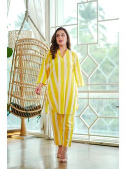 DIMPLE DESIGN STUDIO - Yellow Stripe Kurta and Pant (Set of 2)