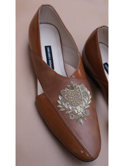Shradha Hedau Footwear Couture - Alistair Tan Mojaris
