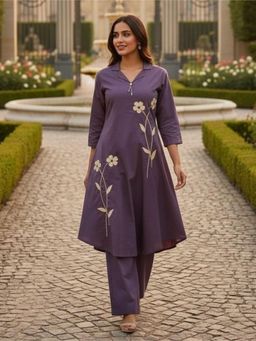 Autumnlane - Tatva Iris Embroidery Cotton Kurta With Pant
