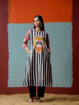 Varanga - Women Printed Regular Kurta With Pant