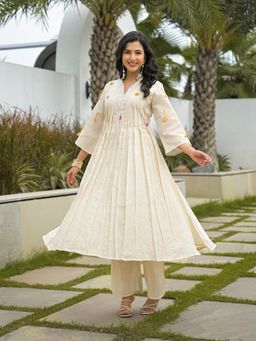 Varanga - Women Pleated Kurta With Pant
