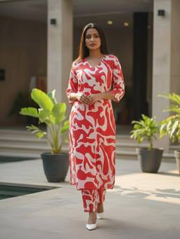 Varanga - Women Printed Regular Kurta With Pant