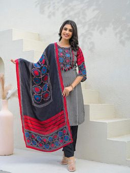 Varanga - Women Printed Regular Kurta With Pant & Dupatta