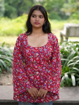 KRUTICO - Red Petal Floral Round Neck Bell Sleeve Printed Cotton Short Kurti