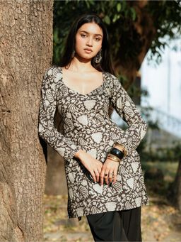 KRUTICO - Ragini Black Handblock Sweetheart Neck Bell Sleeve Cotton Short Kurti