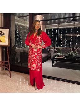 Gopi Vaid - Neelam Kothari In Ruhi Skirt with Blouse and Jacket