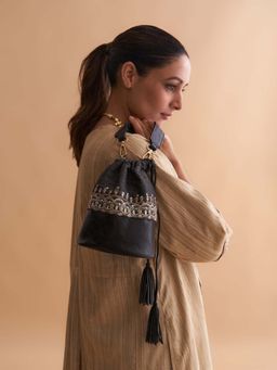Vaaya - Black The Noor Potli Bag With Detachable Straps