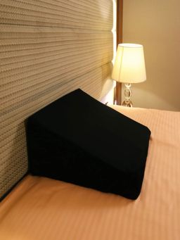 The White Willow - 20x20x10 Medium Firm Wedge Pillow Black