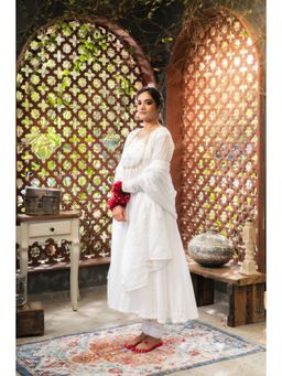 Taraasi - Chaand Bibi' White Mulmul Cotton Anarkali