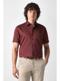 Van Heusen - Men Maroon Textured Half Sleeves Formal Shirt
