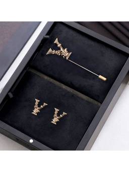 Cosa Nostraa - Antique Gold "V" Alphabet Cufflink & Lapel Pin Gift Set for Men