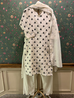HERITAGE - Ivory Grace Fully Embroidered Kurta With Pant & Dupatta
