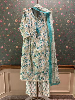 HERITAGE - Mint Meadow Floral Kurta With Pant & Dupatta