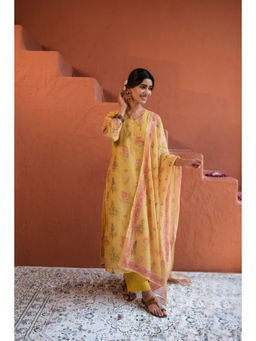 HERITAGE - Floral Bloom Yellow Chanderi Kurta With Pant & Dupatta