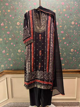 HERITAGE - Midnight Rouge Embroidered Jacquard Kurta With Pant & Dupatta