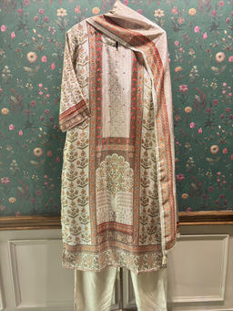HERITAGE - Cream Straight Fit Muslin Kurta With Pant & Dupatta