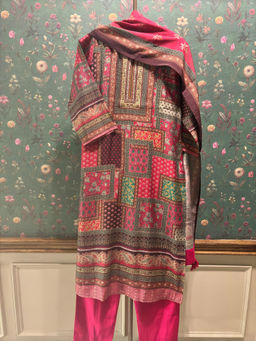 HERITAGE - Pink Straight Fit Muslin Kurta With Pant & Dupatta