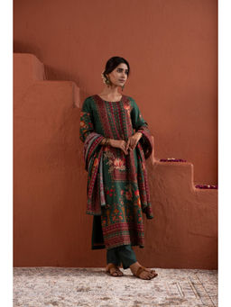 HERITAGE - Emerald Green Dola Jacquard Kurta With Pant & Dupatta With Dabka Work
