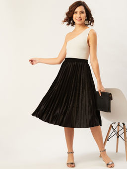 ANVI Be Yourself - Women Black Solid Accordion Pleated Flared Midi Skirt