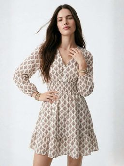 Outzidr - Off White Full Sleeve V Neck Printed Dress