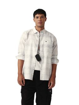 The Bear House - Men Woven Checked Slim Fit Casual Shirt White