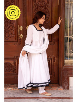 POMCHA - Kapaas Black Lace White Full Sleeve Anarkali Kurta with Pant and Dupatta (Set of 3)