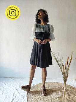 WHY SO BLUE - Black Flowy Knee Length Dress