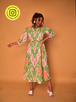 WHY SO BLUE - Lily Green Cut-Out Printed Midi Dress