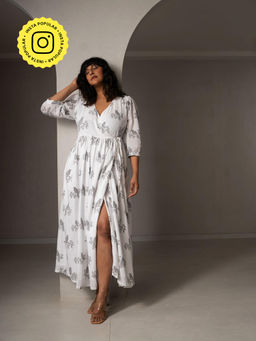 WHY SO BLUE - Avis Wrap White Dress