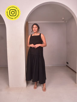 WHY SO BLUE - Black Mia Flare Dress