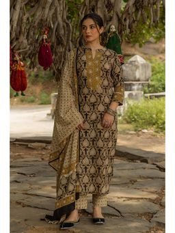 TERHA TAALI - Beige Printed Mandarin Neck Kurta Pant & Dupatta