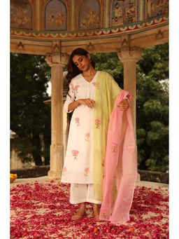 TERHA TAALI - White Embroidered V-Neck Kurta Pant & Dupatta