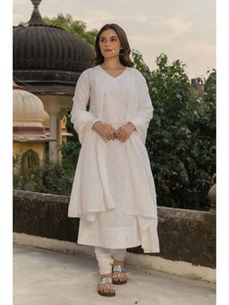 TERHA TAALI - White Embroidered V-Neck Kurta Pant & Dupatta
