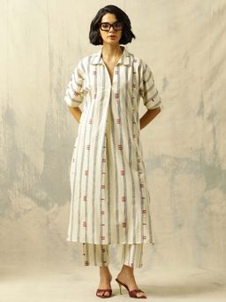 Black & Blah Blah - Off White Printed Collar Neck Kurta & Pant