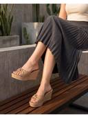 Beige color option, Currently selected