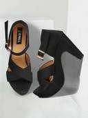 Black color option, Currently selected