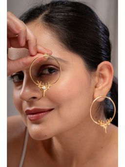 AARSEE OFFICIAL - Anti-Tarnish 22Kt Gold-Plated Stag Sui-Dhaga Earrings