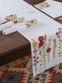 Izaafa - White 5 Piece Embroidered Floral Table Linen Set (4 Seater)