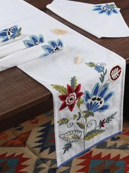 Izaafa - White 5 Piece Spring-Themed Cotton Table Linen Set (4 Seater)