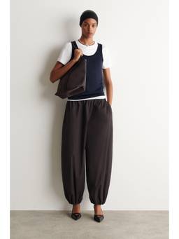 COS - Women Brown SCULPTED TOTE BAG - CRINKLED SHELL