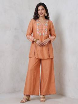 Gajra Gang - Women Peach Floral Embroidered Mul Chanderi Co-Ord Set